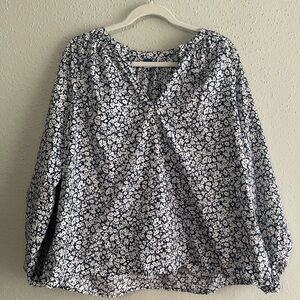 🌸 3 for $27 🌸 Old Navy Blue and White Floral Blouse